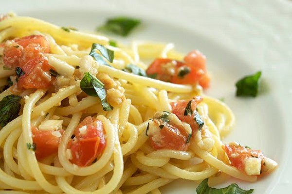 Spaghetti with Trapani Style Pesto