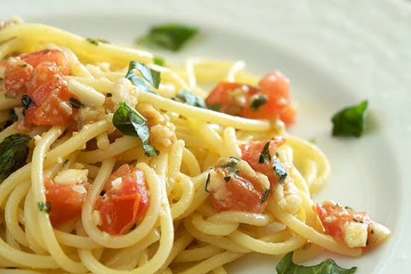 Spaghetti with Trapani Style Pesto