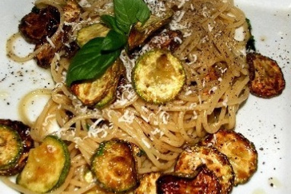 Spaghetti with fried Zucchini