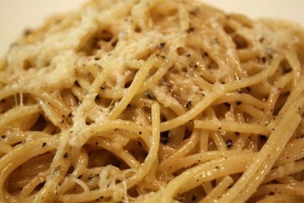 Spaghetti with Tuma Persa Cheese and Black Pepper