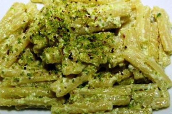 Pasta with fresh Ricotta cheese and Pistachios